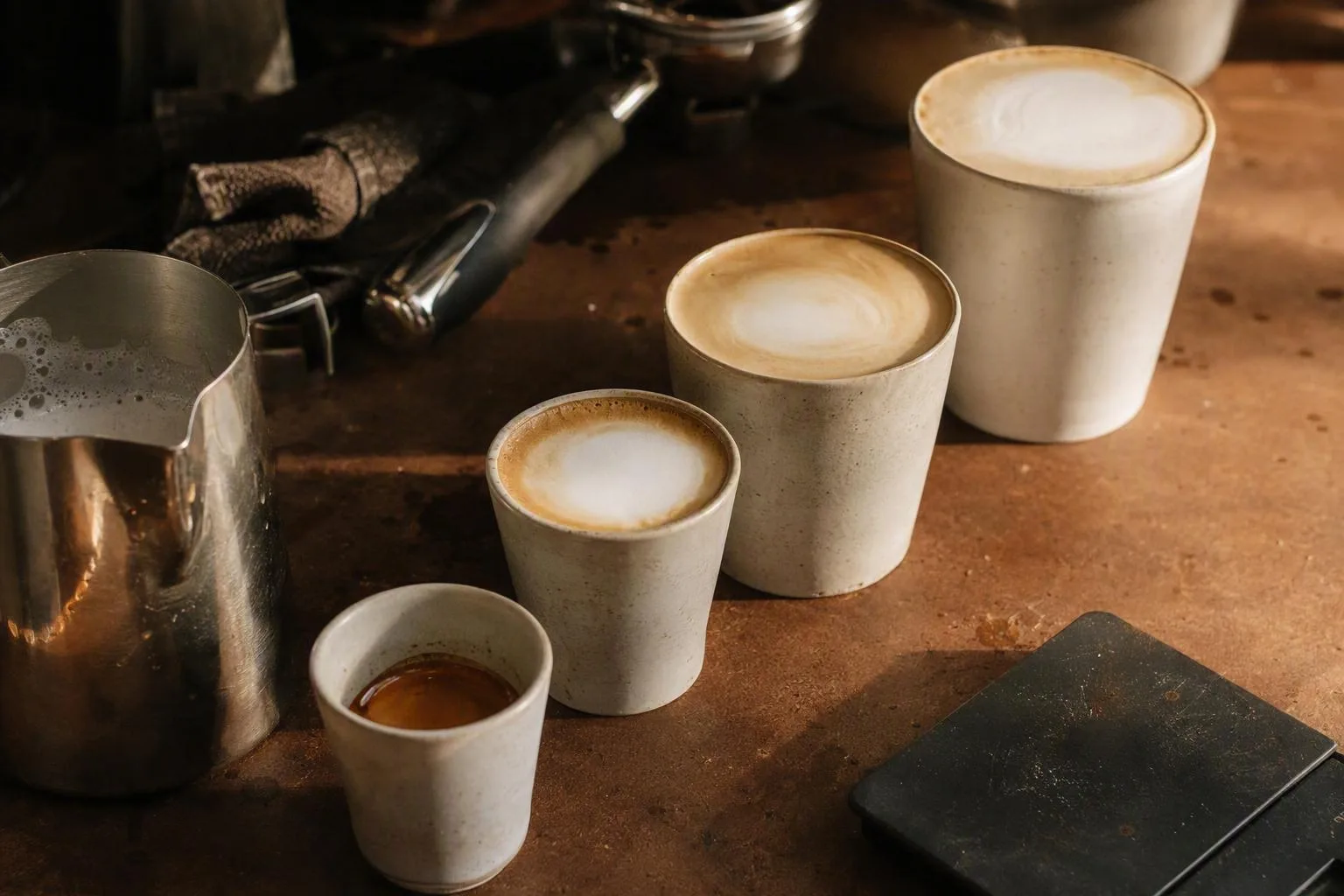 Three espresso cups show short, standard, and long shot volumes.